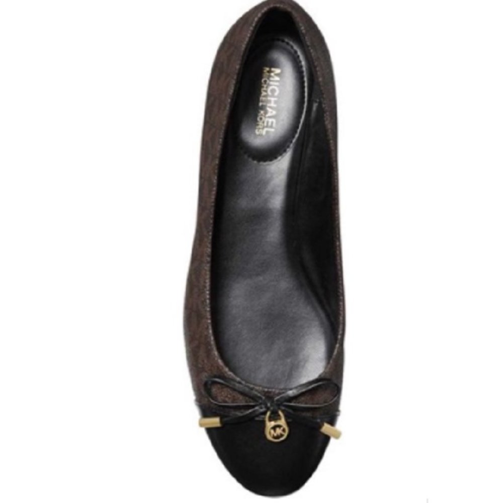$79 NWT (9.5) Michael Michael Kors Leather Signature Flat